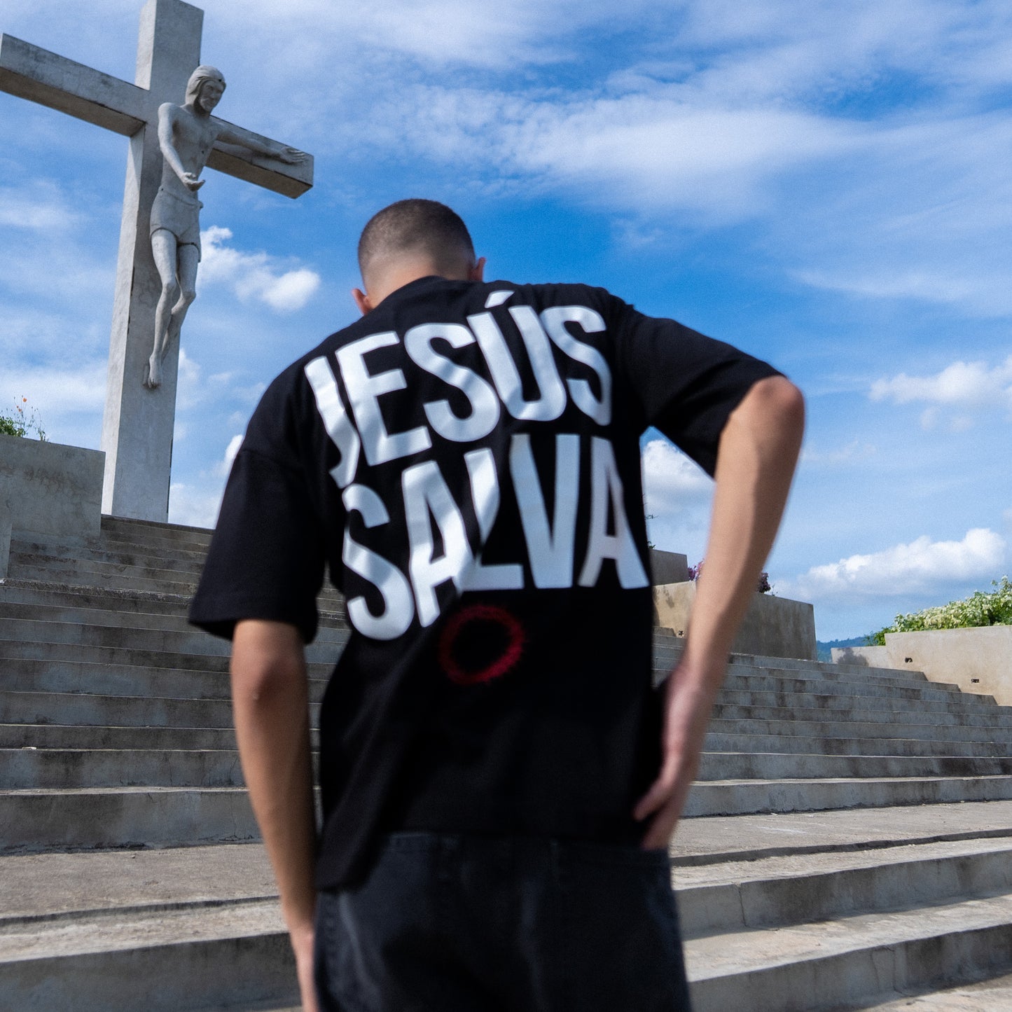 JESÚS SALVA TEE