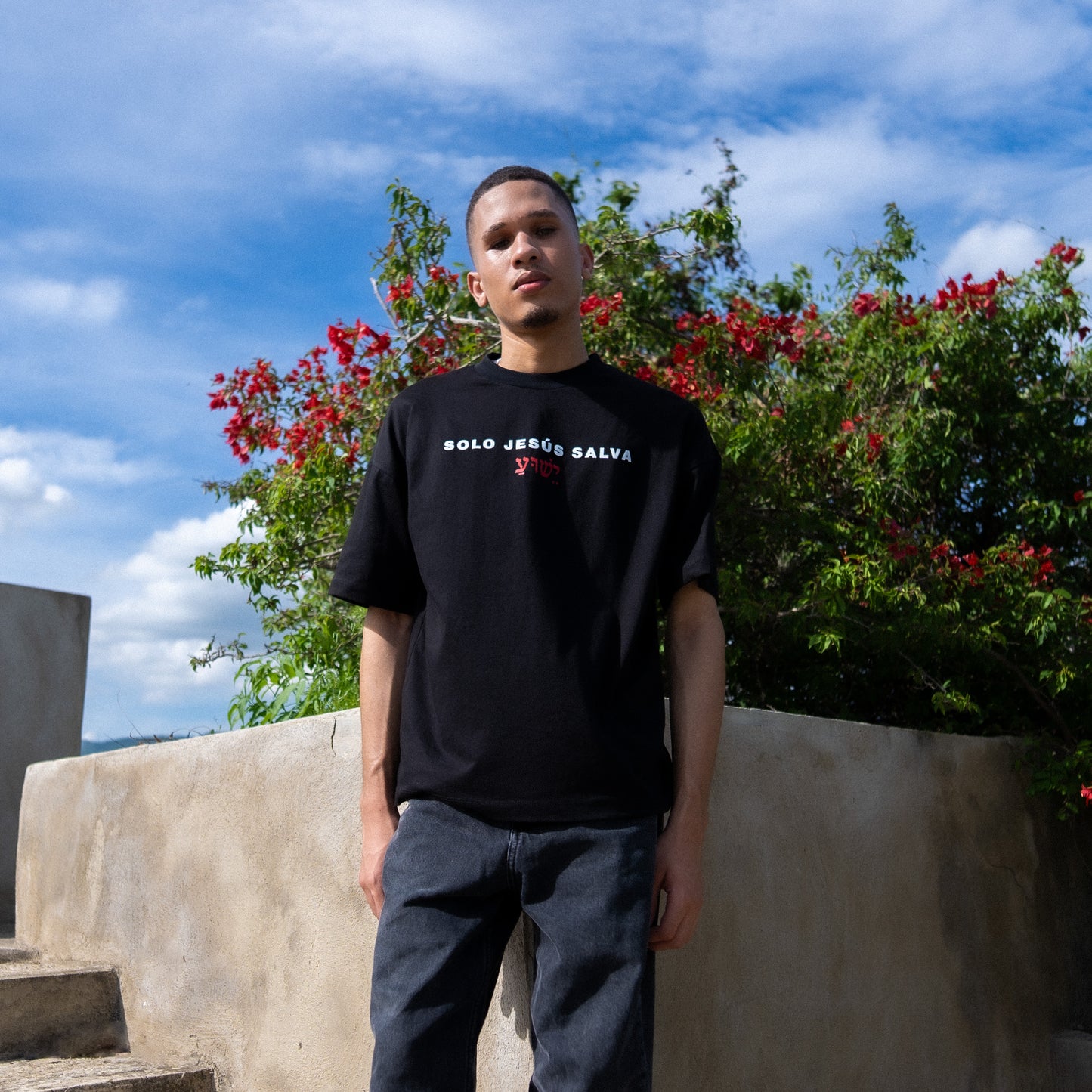 JESÚS SALVA TEE