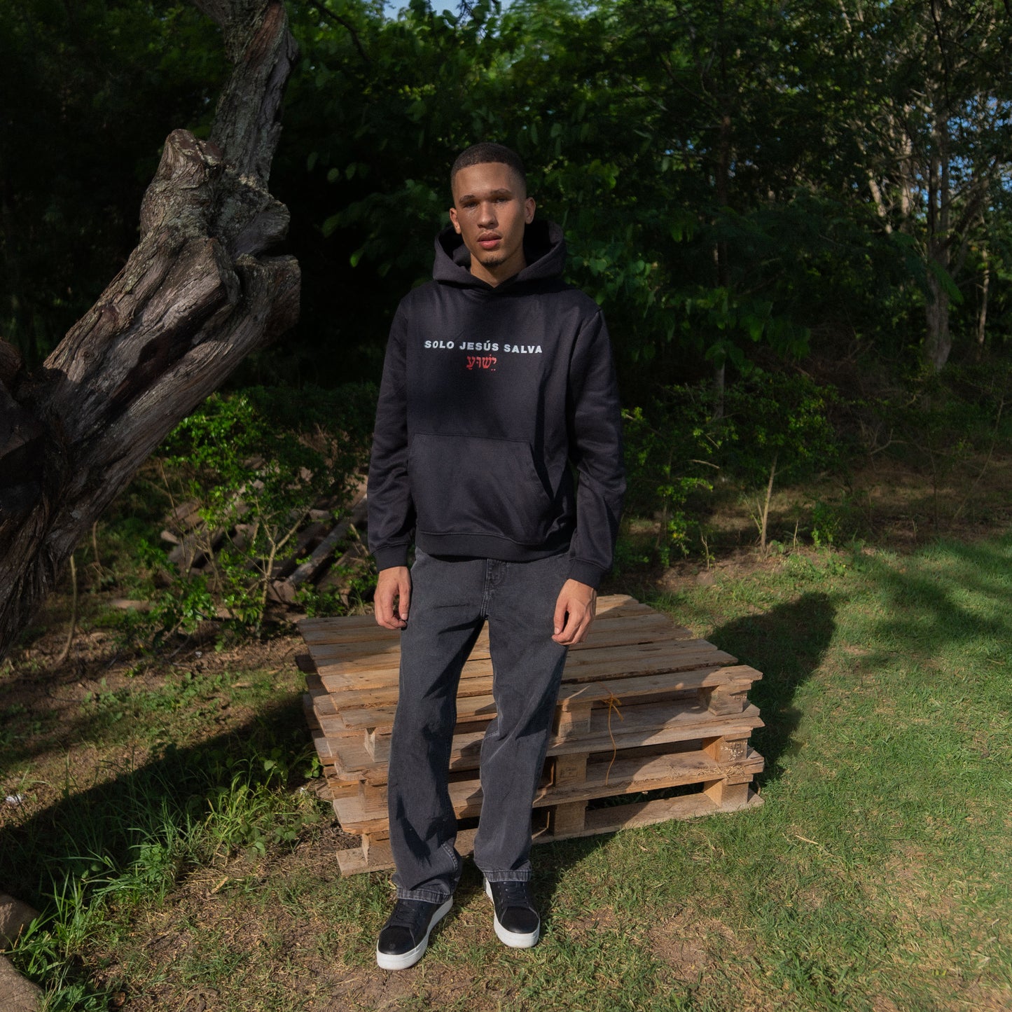 JESÚS SALVA HOODIE
